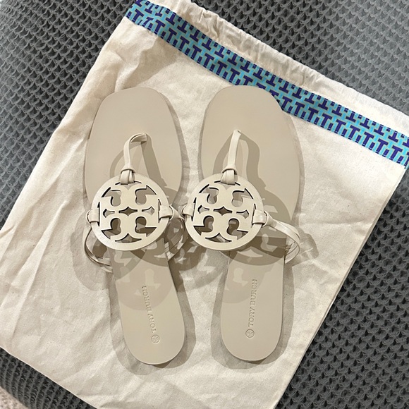 Tory Burch Cream
Sandals - Picture 5 of 6